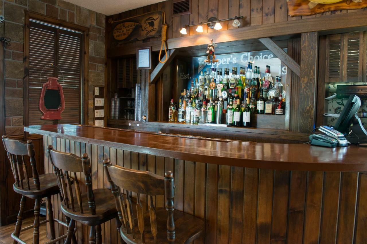 Trapper'S Choice Inn & Restaurant パリーサウンド エクステリア 写真