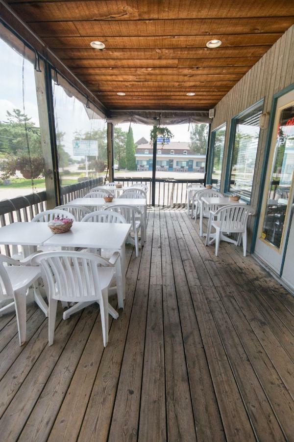 Trapper'S Choice Inn & Restaurant パリーサウンド エクステリア 写真